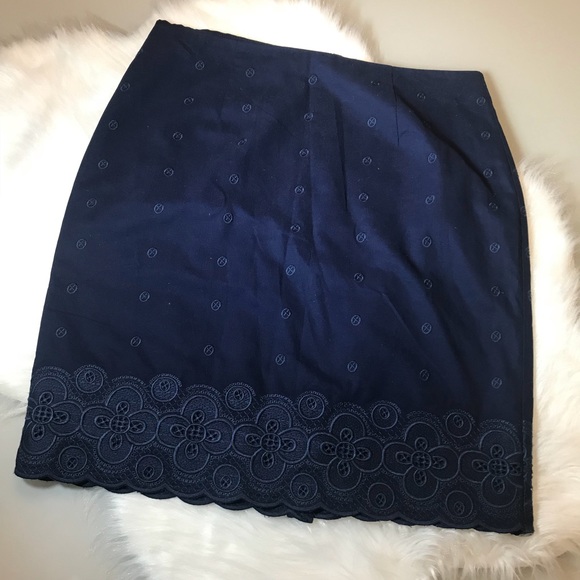 Vineyard Vines Dresses & Skirts - Vineyard Vines Bedford Cord Navy Blue Eyelet Skirt